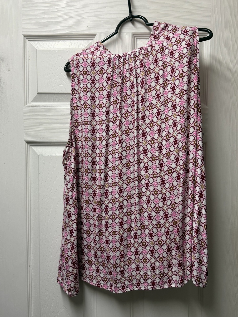 LOFT Pink and White Sleeveless Patterned Blouse